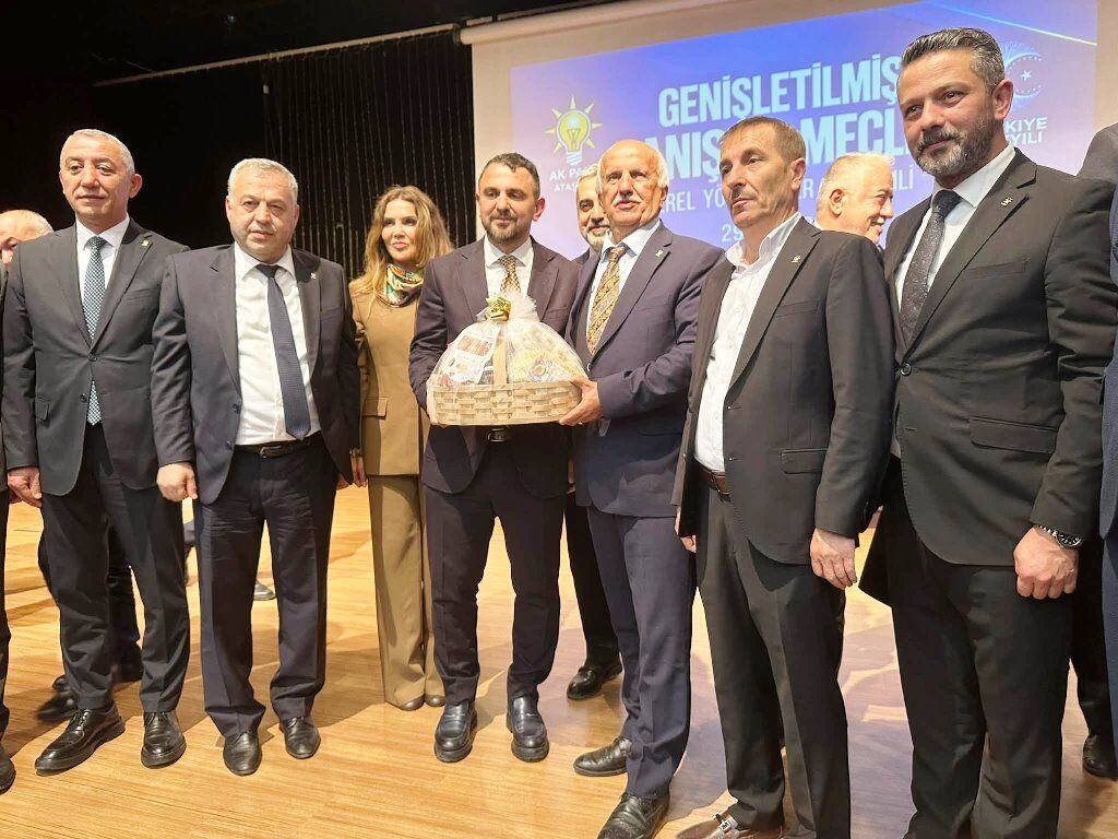 Ataşehir'de 6 Chp'li Meclis Üyesi Ak Parti'ye Geçti,4