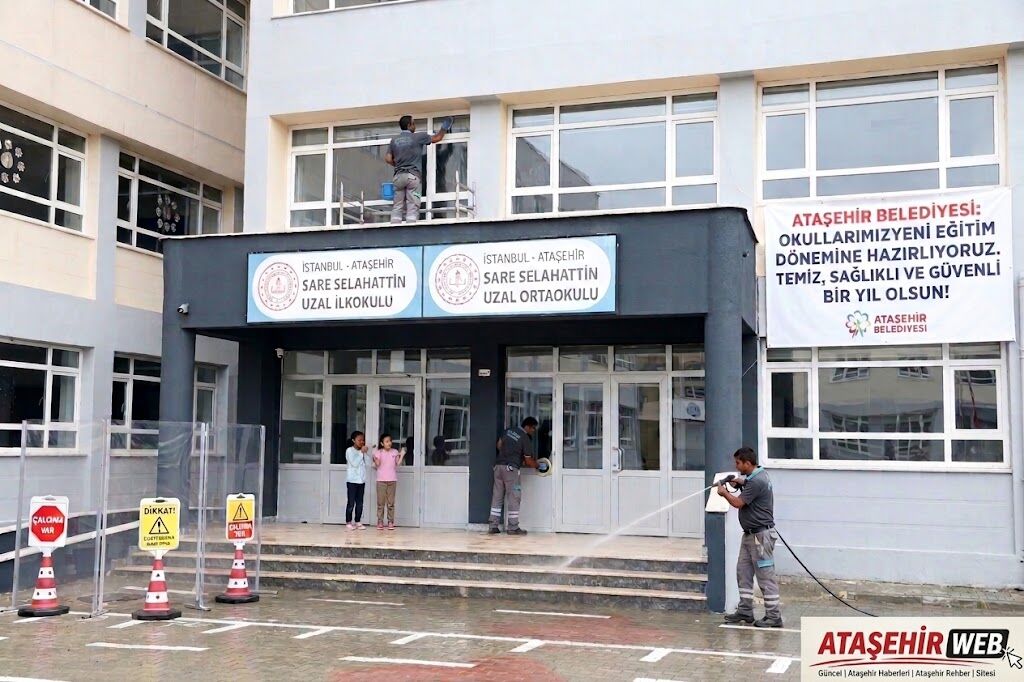 Ataşehi̇r’de Okullar Temi̇zlenerek Yeni̇ Eği̇ti̇m Dönemi̇ne Hazirlaniyor