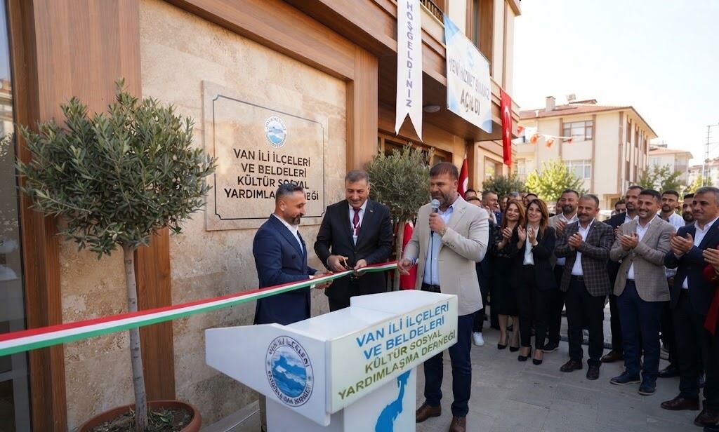İstanbul Van İli Derneği’nin Yeni Hizmet Binası Açıldı