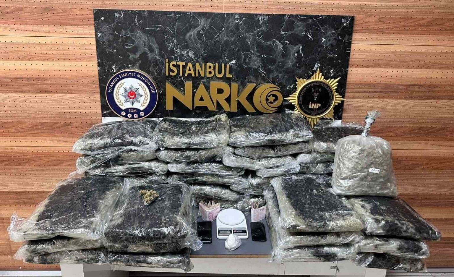 Ticari Taksiyle Uyusturucu Sevkiyati Polise Takildi L K Pw Emr T 1536X937