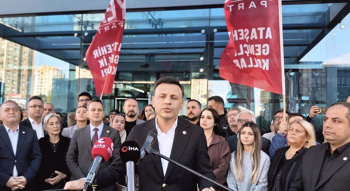 Ataşehir'e Ve İradesine Sahip Çıkıyor Basın Açıklaması, Özgür Çelik Ve Atakan Anıl Dizdaroğlu'nun Konuşması