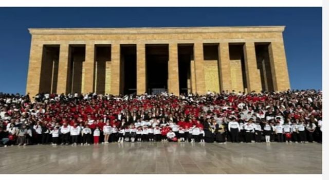 Losevden Anitkabire Anlamli Bulusma 100 Bine Yakin Kisi Atanin Huzurunda