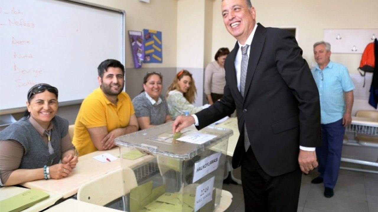 Battal İlgezdi, Gamze akkuş İlgezdi Referandum'da Oylarını Kullandı