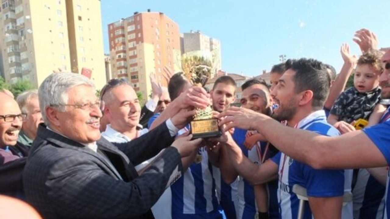 İÇERENKÖY İDMAN YURDU ŞAMPİYON OLDU