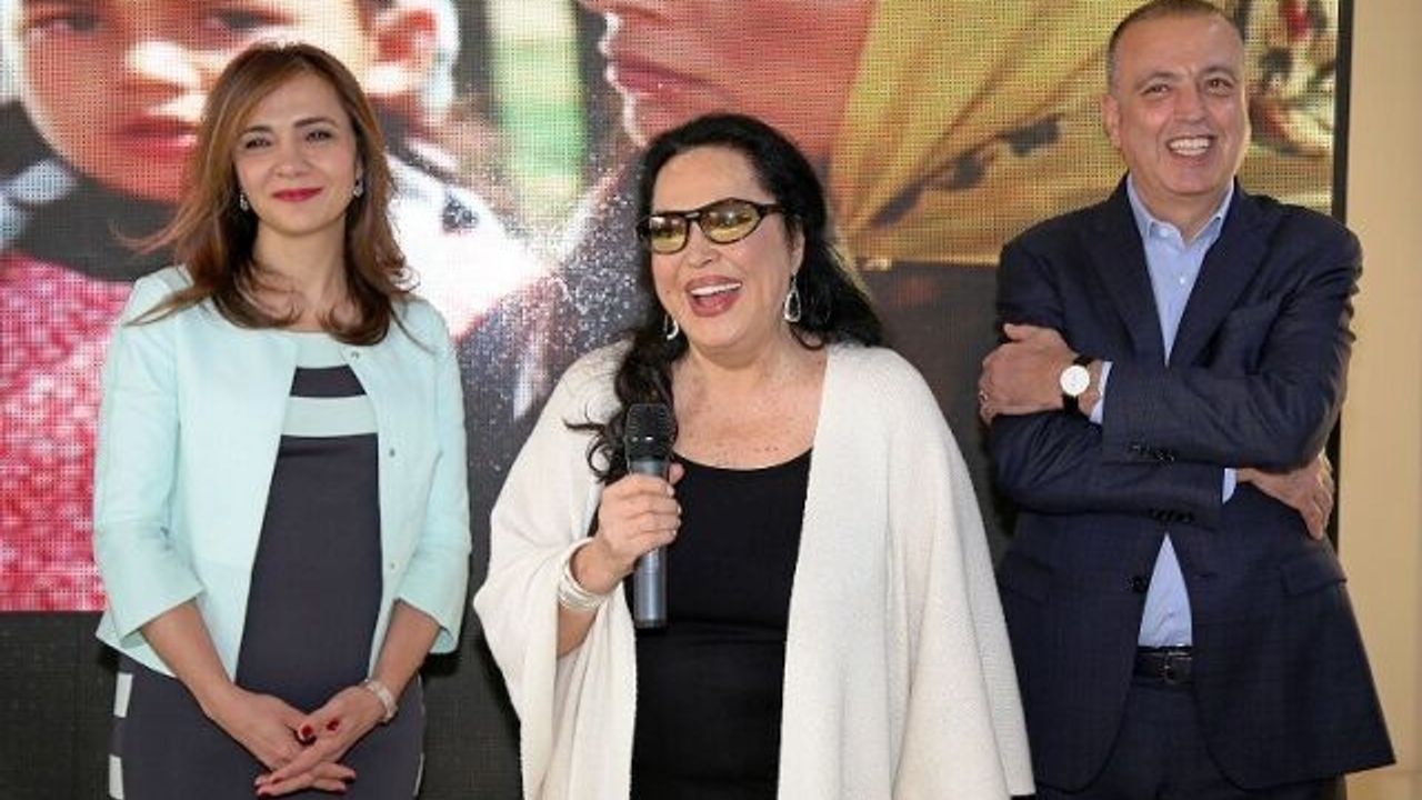 Kadınlar Gününde Kadınlara Battal, Gamze Akkuş İlgezdi, Türkan Şoray Sürprizi