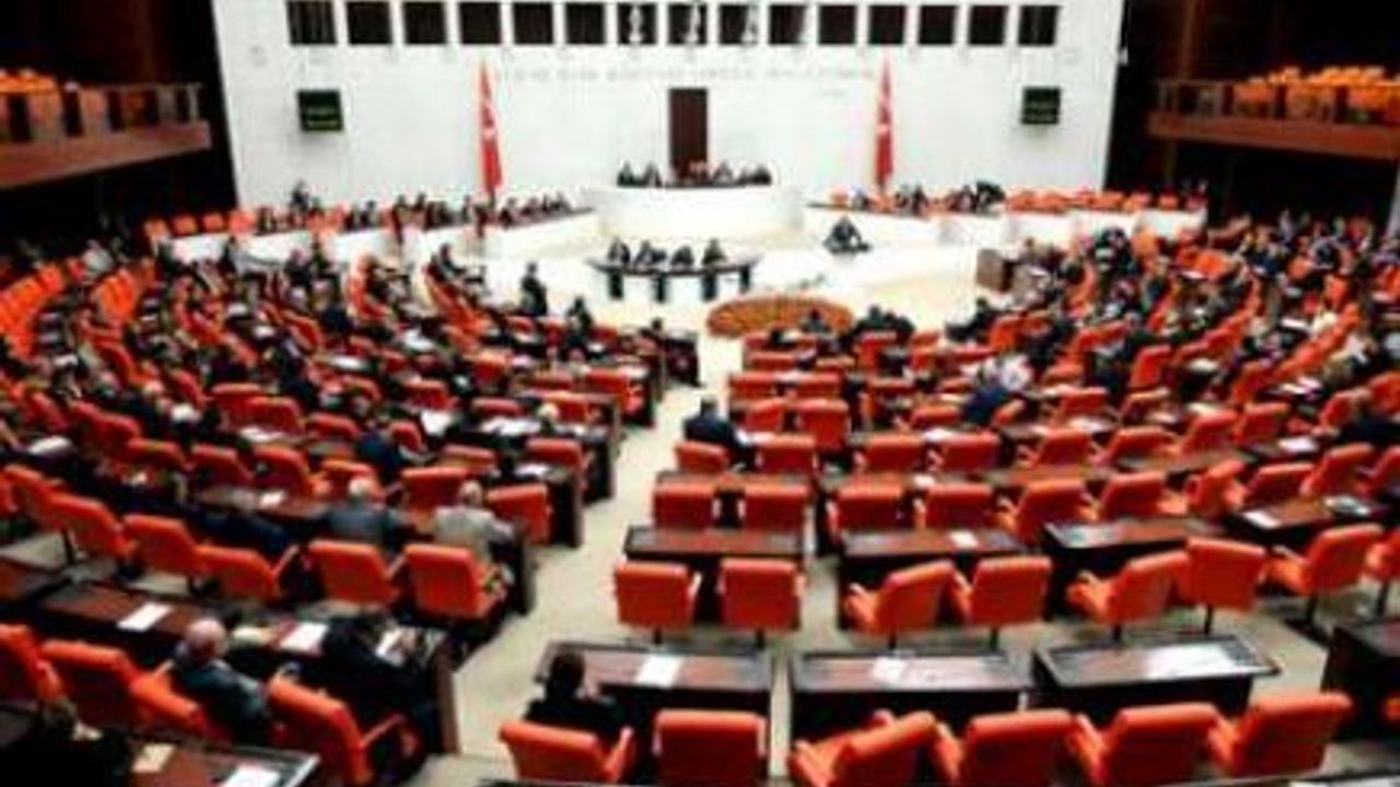 'Meclisin dilleri' 10 dil bilen vekile rakip yok