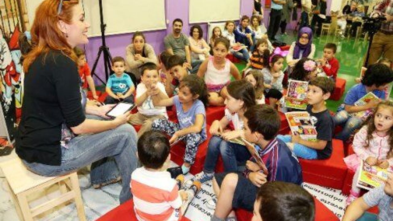 Ataşehir'de Masal ve gösterilerle çocuklar eğleniyor