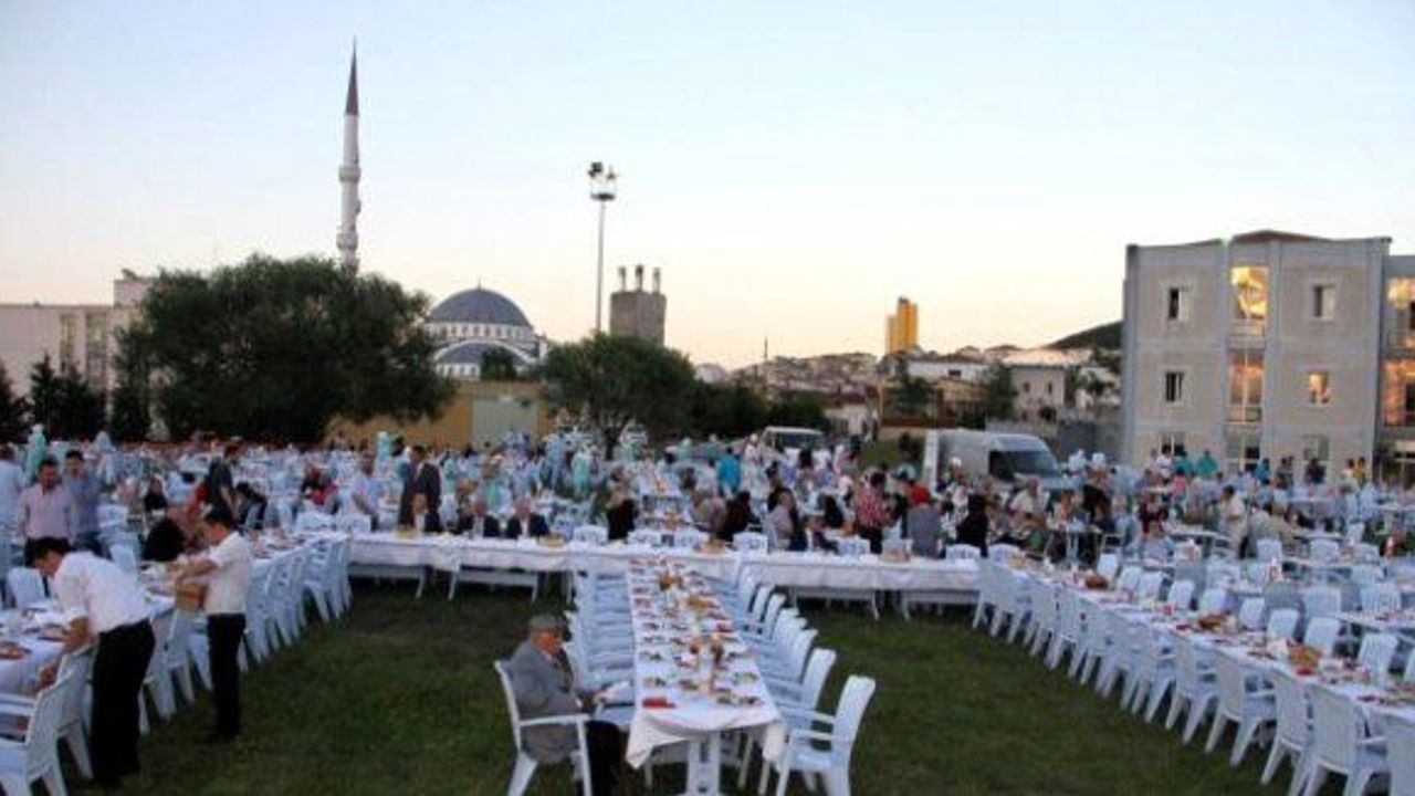 Darülaceze Ailesi Geleneksel İftar Yemeğinde Buluştu