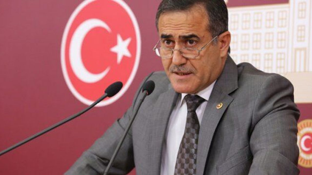 İhsan Özkes CHP'den istifa etti