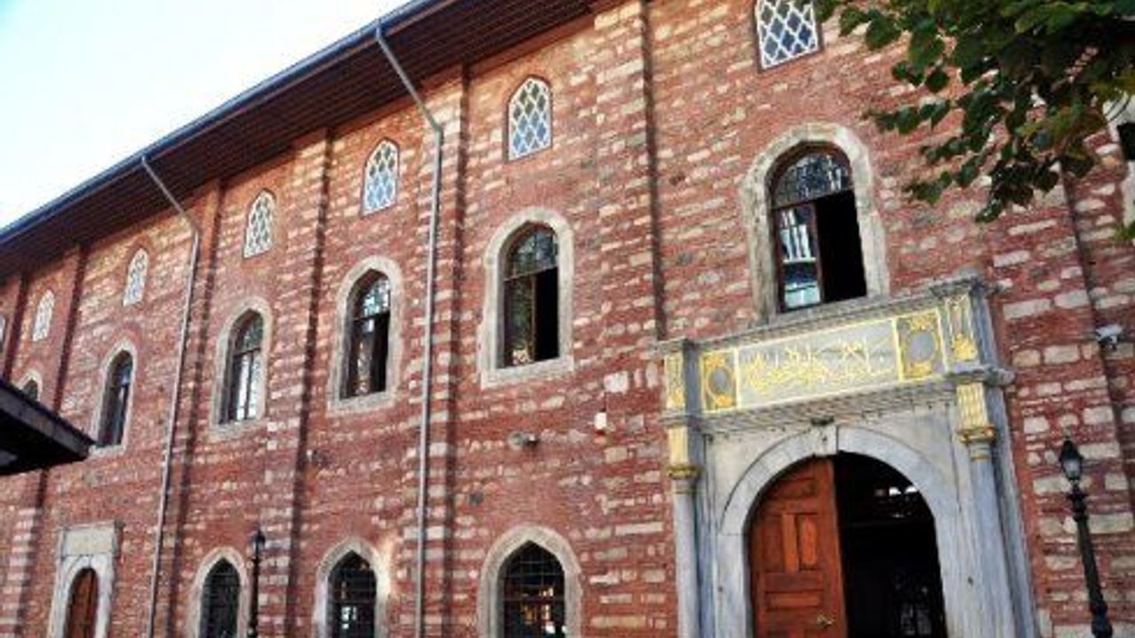 İstanbul'da ilk ezanın okunduğu cami