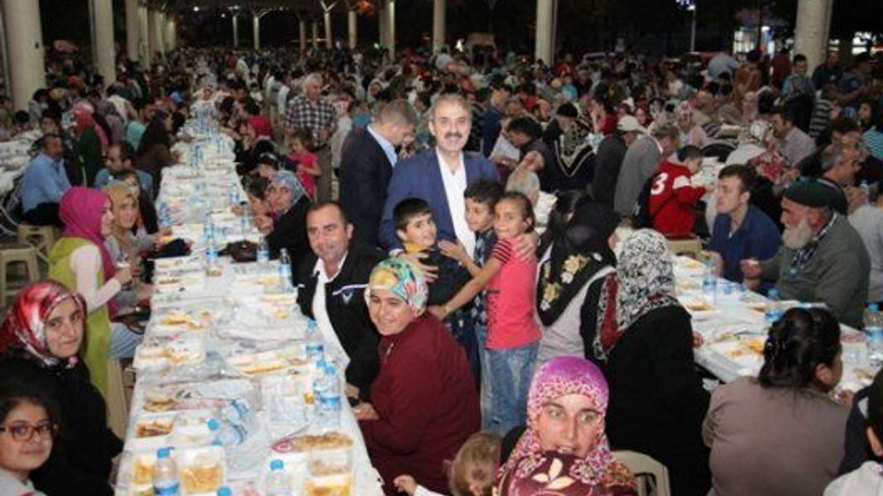 Pazar Pazar’ı  İftar Vakti Binlerce Vatandaşı Ağırladı