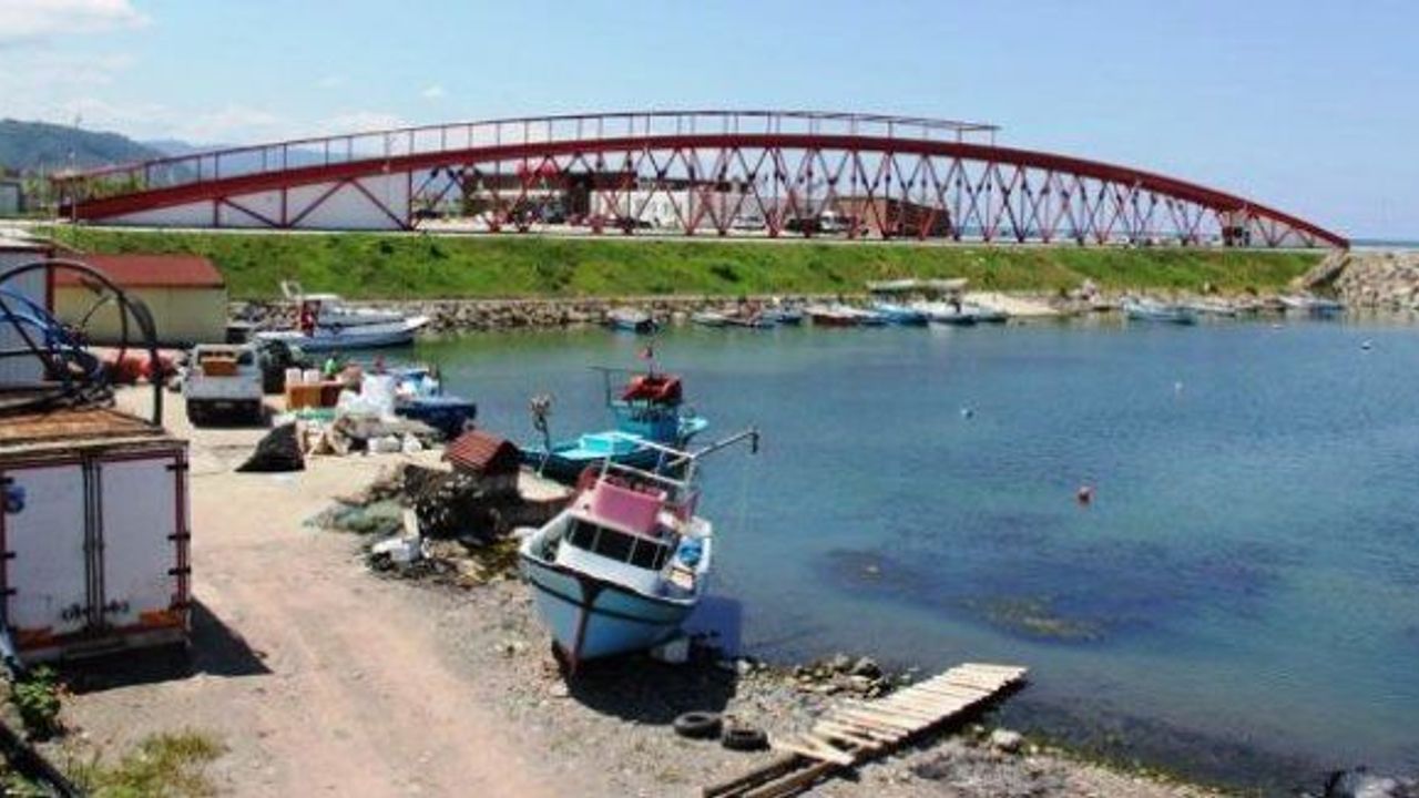 Trabzon'da 160 m'lik köprü!nün altından su akmıyor