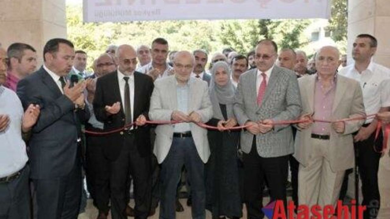 Beykoz’da  Acarlar Camisi Dualarla İbadete Açıldı