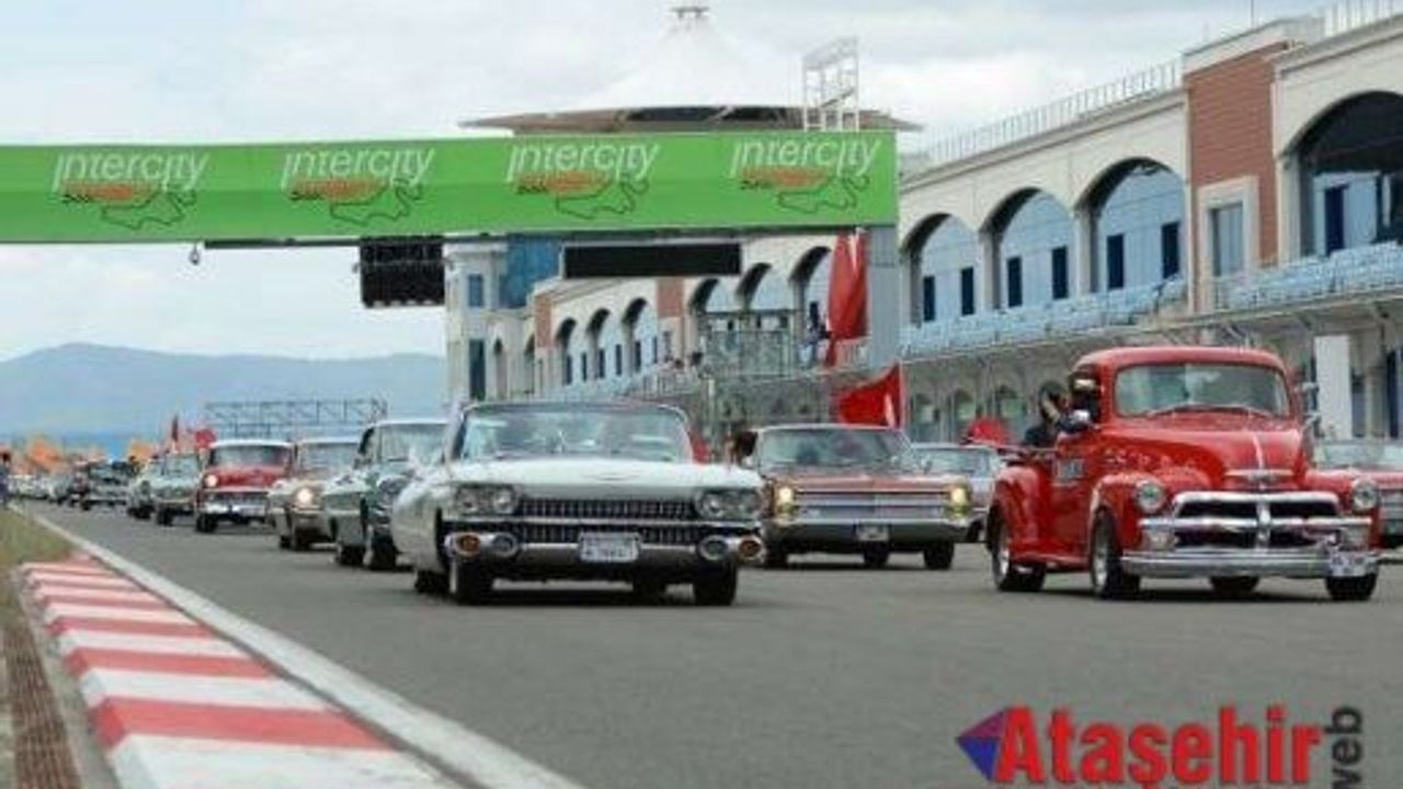 Klasik formula 1'den 30 Ağustos Konvoyu