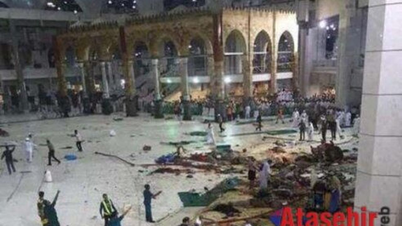 Kabe'de vinç devrildi: Ölü ve yaralılar var