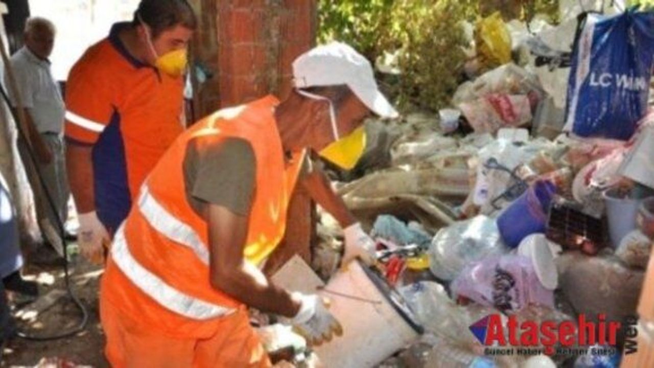 Ataşehir'de  Evden 5 kamyon çöp çıktı