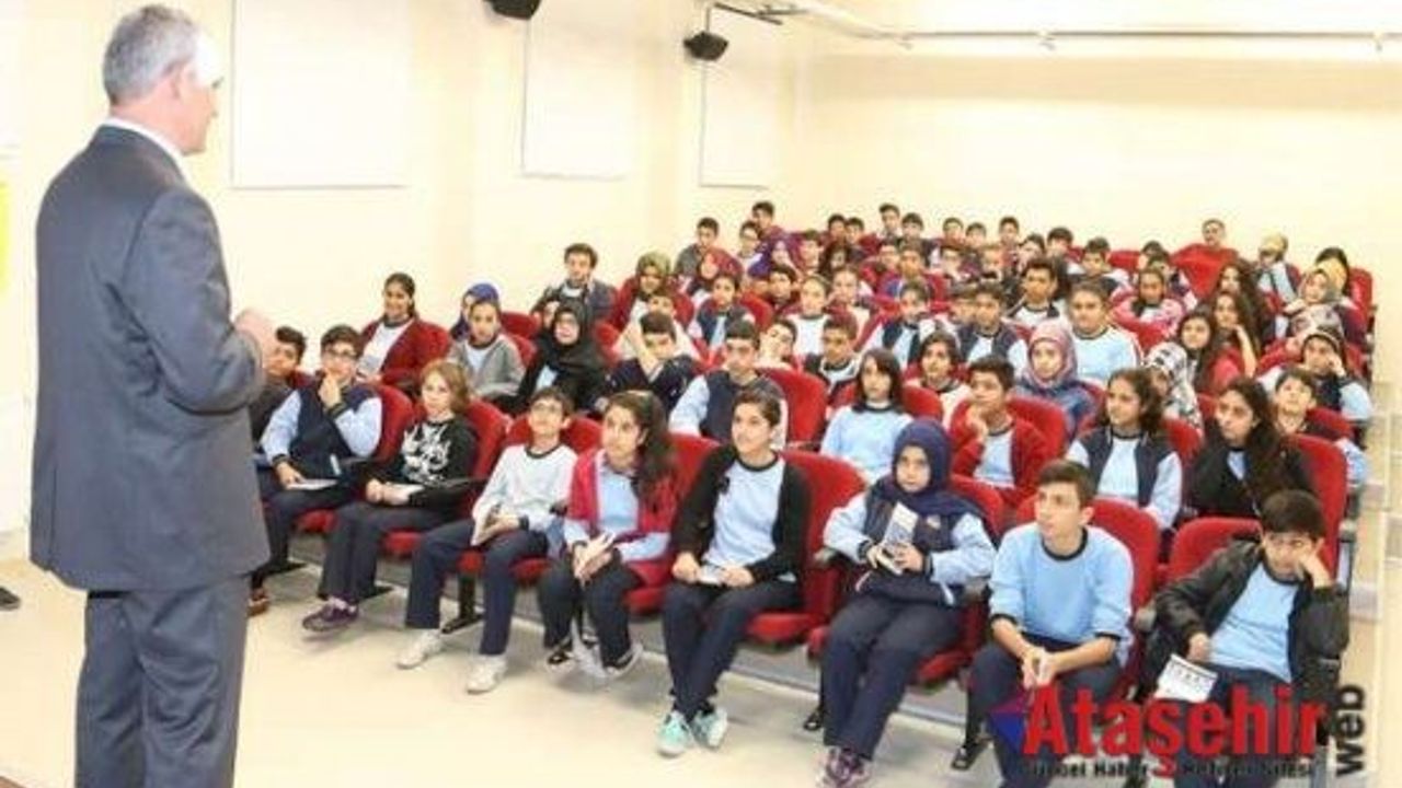 Sultanbeyli'de Yazarlar Okullarda Öğrencilerle Buluşuyor