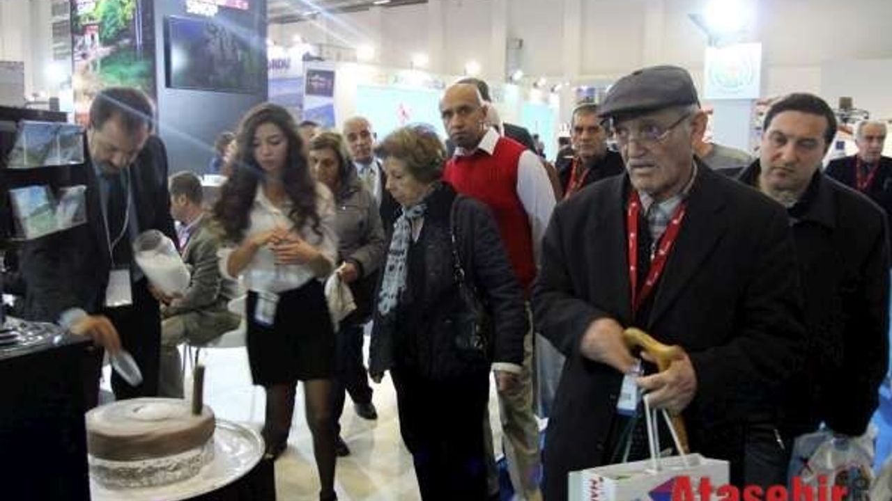 İzmir'de Çankırı Kaya Tuzuna İlgi Uzun Kuyruklar Oluşturdu