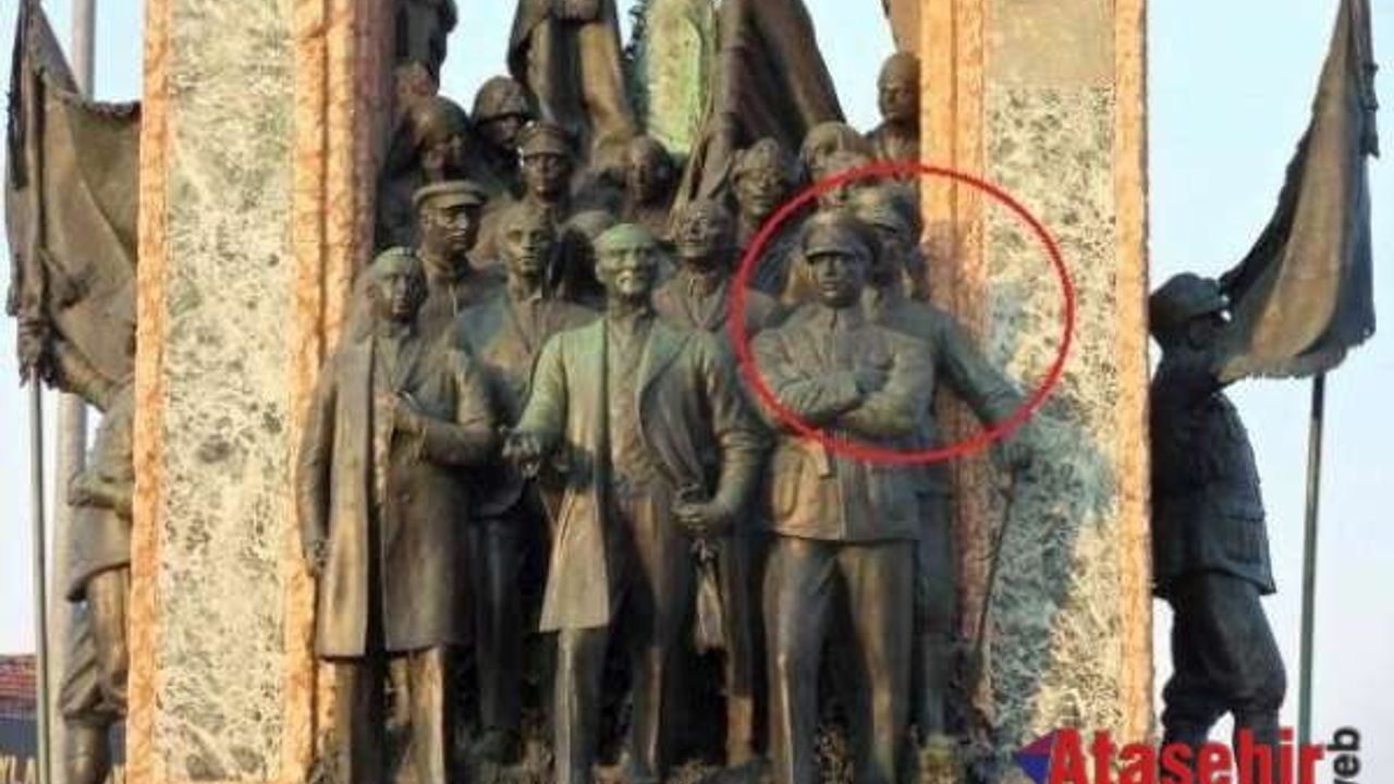 Taksim Cumhuriyet Anıt’ında Atatürk’ün sağında iki Rus Kimdir
