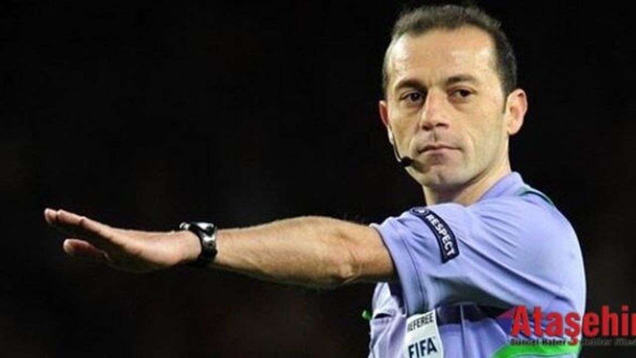 Cüneyt Çakır, Ataşehir'de Halı Saha Maçı Yönetti