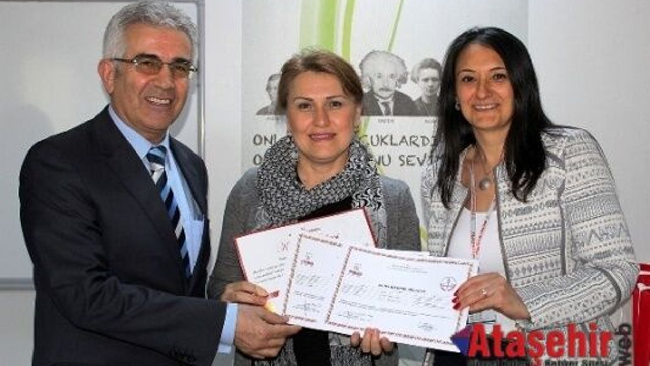 Ataşehir'de  Bilgisayar Eğitimi alan kursiyerler belgelerine Aldı