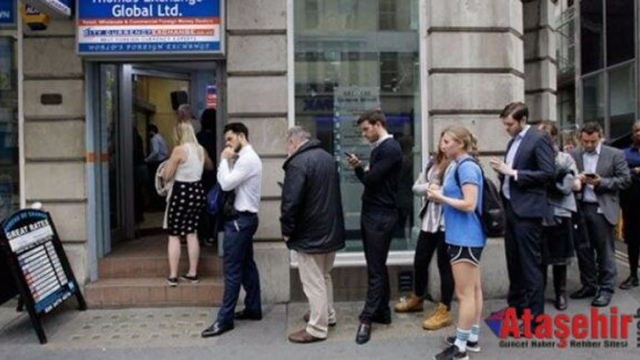 İngilizler Bankalara ve döviz bürolarına koştu