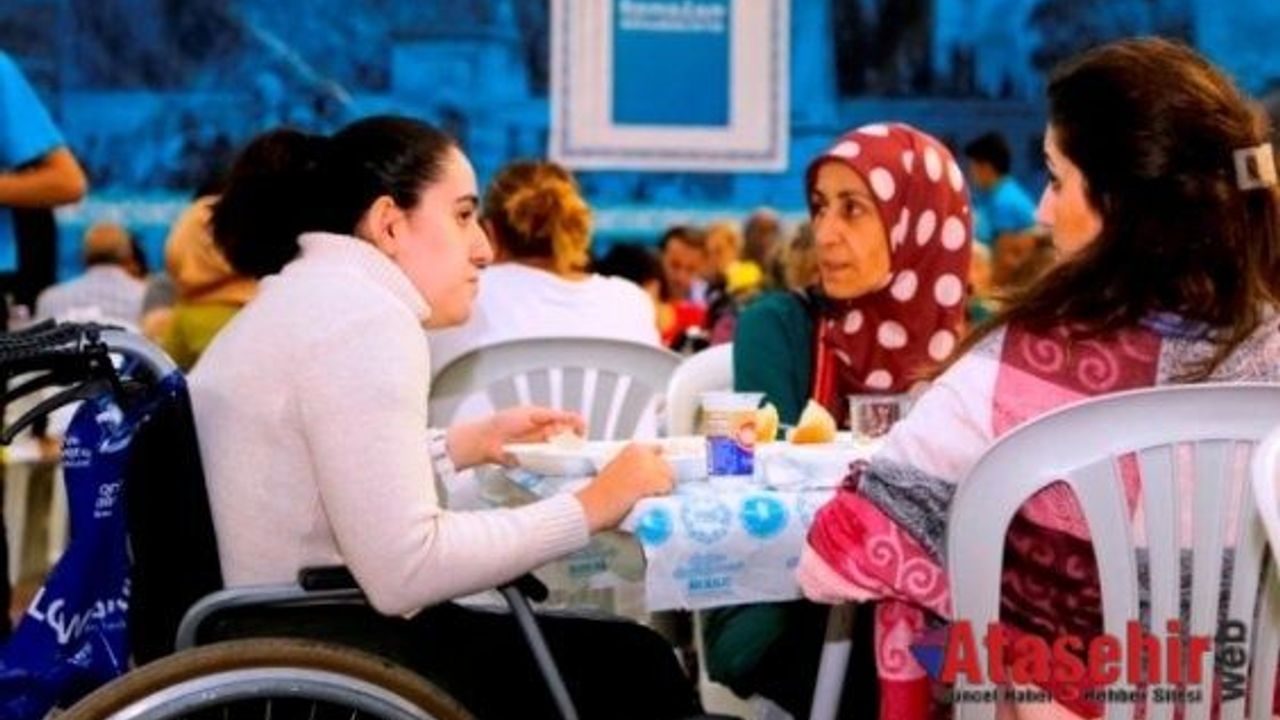 Maltepe'de  Engelliler “Sevgi Sofrası”nda buluştu