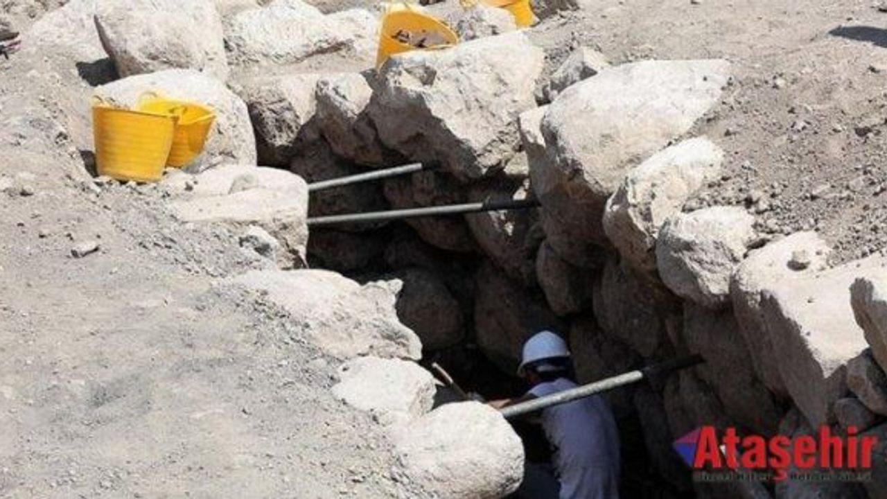 Alacahöyük’te 2 bin 300 yıllık gizli geçit bulundu