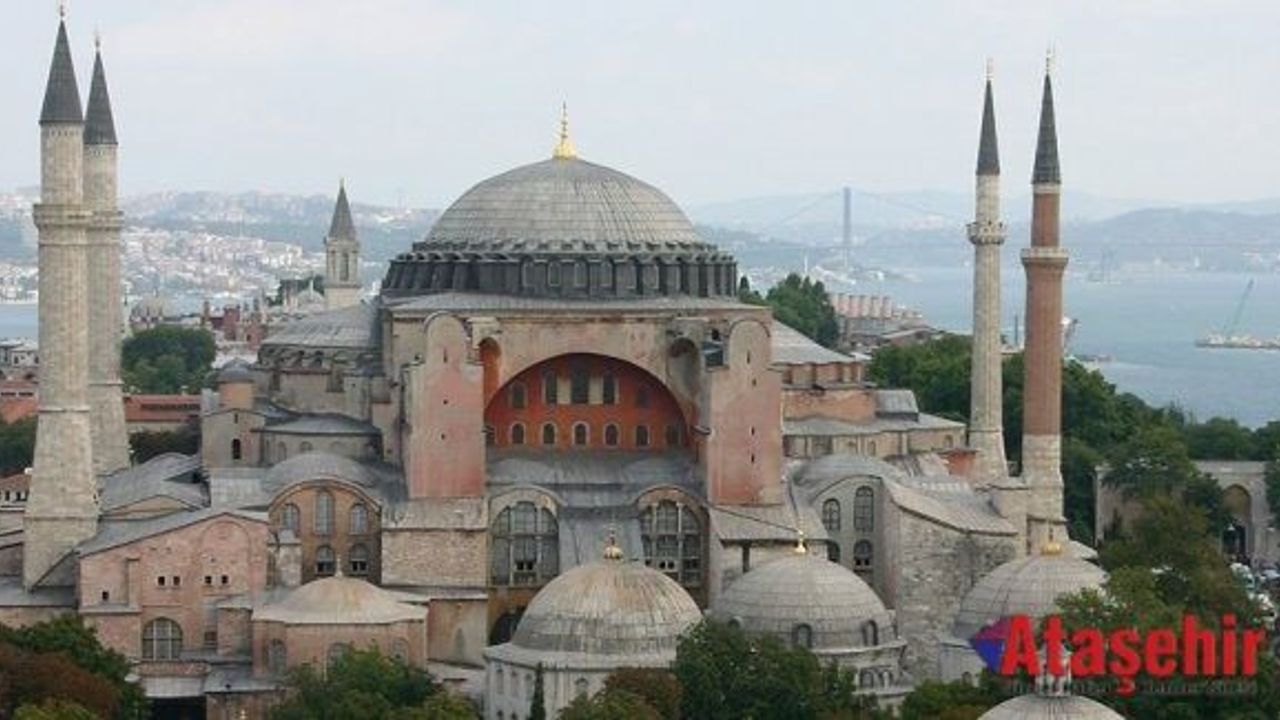 Ayasofya'da Okunan Ezan Yunanistan'ı Kızdırdı