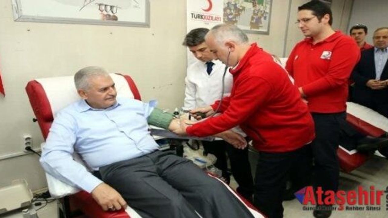 Başbakan Yıldırım'dan kan bağışı kampanyasına destek