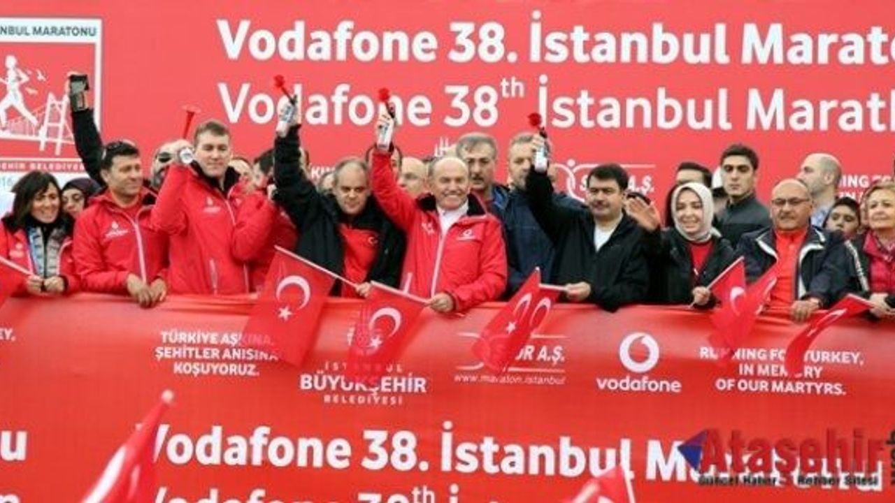 İSTANBUL MARATONU’NDA ONBİNLER “15 TEMMUZ ŞEHİTLERİ” İÇİN KOŞTU
