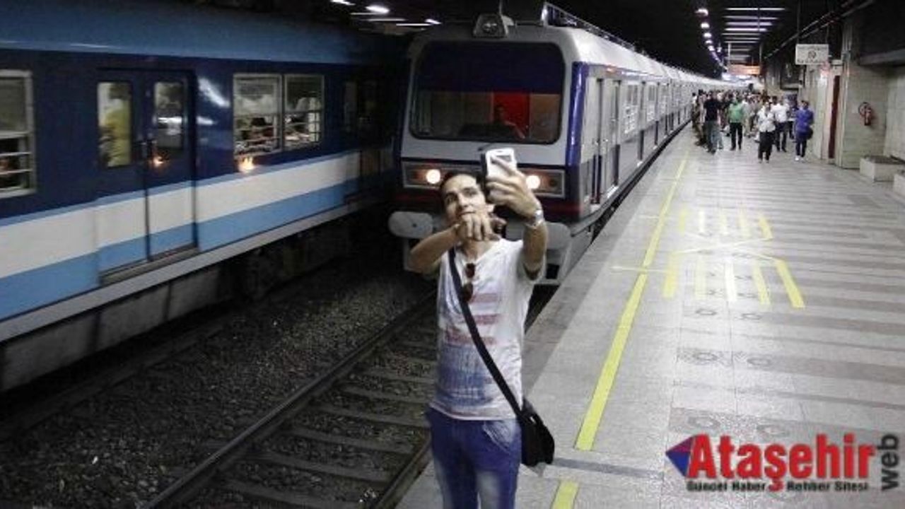 Selfie çekerken tren çarpan Hintli hayatını kaybetti