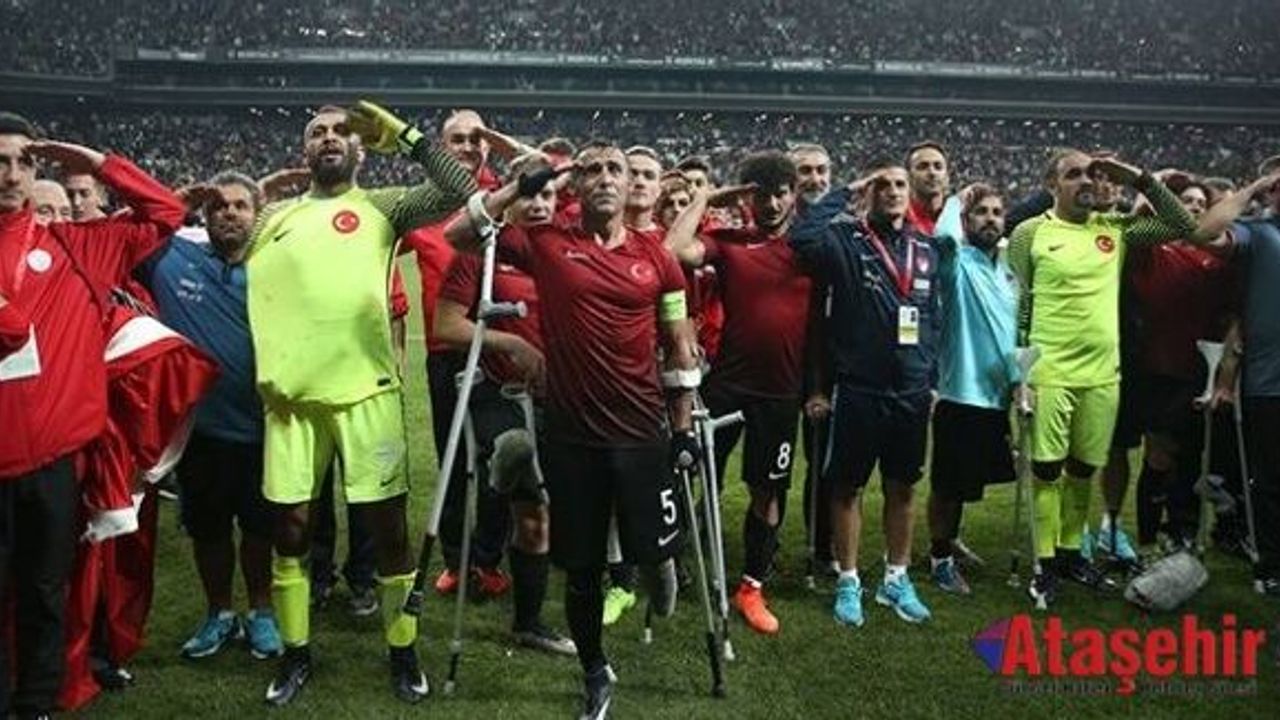 Ağaoğlu, Ampute Milli Futbol Takımı oyuncularına ev hediye etti