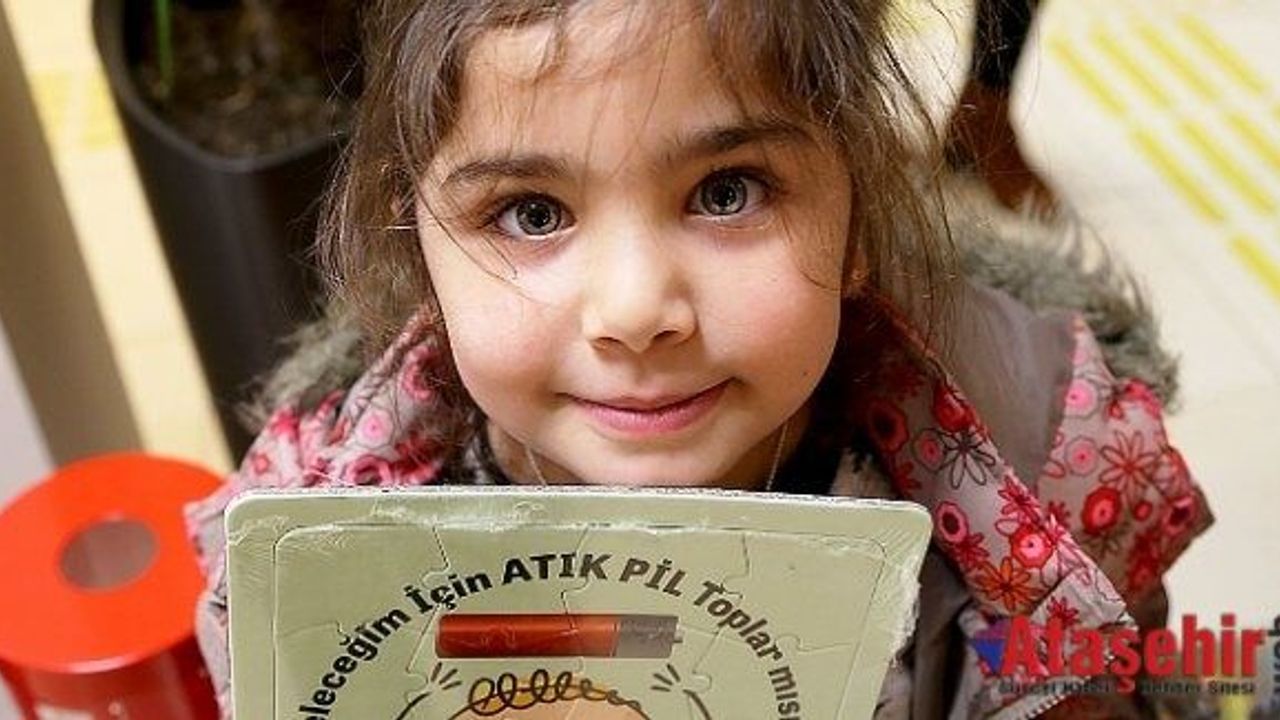 ATAŞEHİR'DE  MİNİKLER ATIK PİL TOPLUYOR