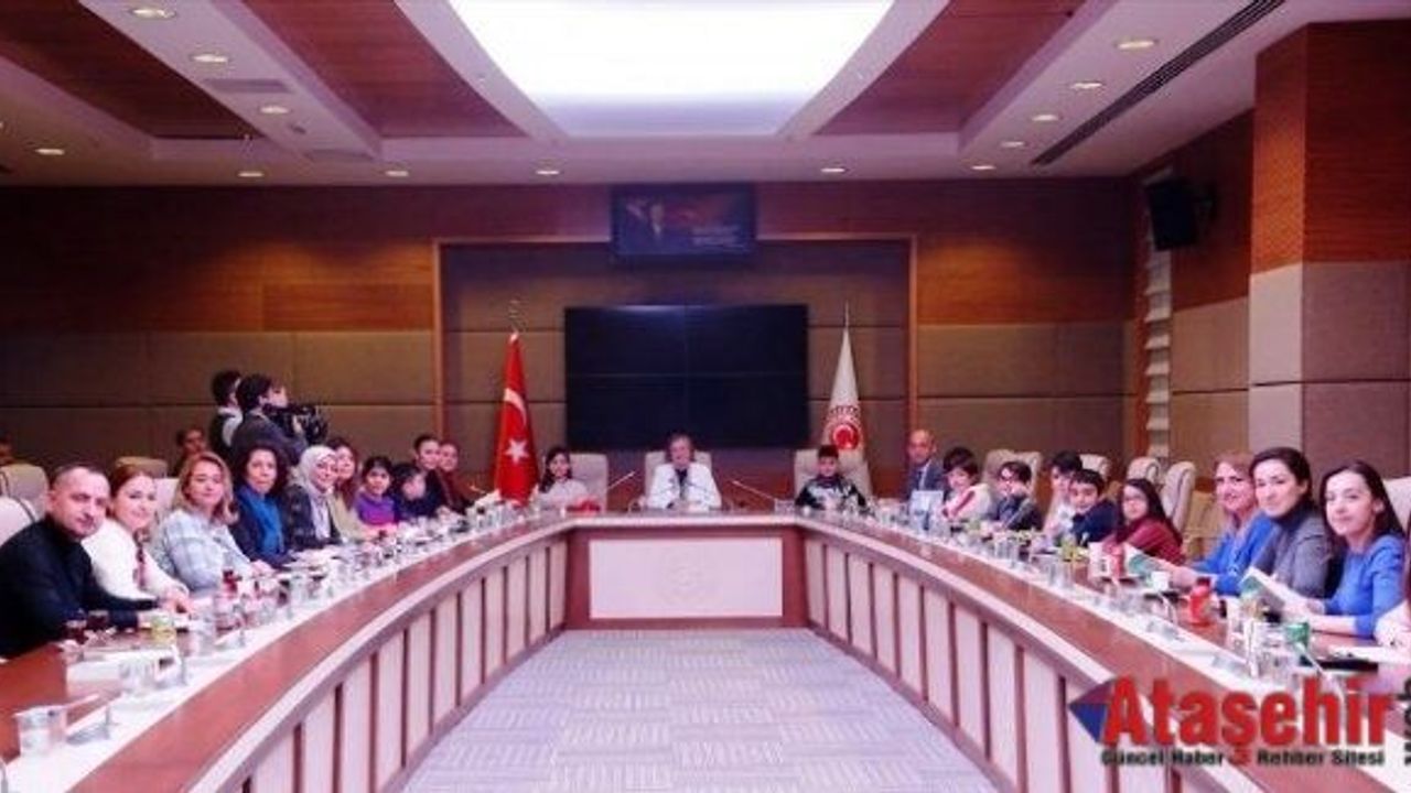 Öğrencilerden Dilekçe Komisyonu Başkanı Satır'a Ziyaret