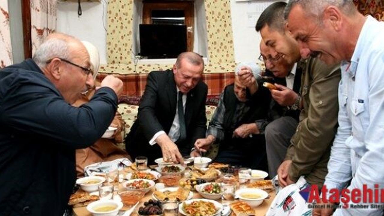 Cumhurbaşkanı Erdoğan orucunu yer sofrasında açtı