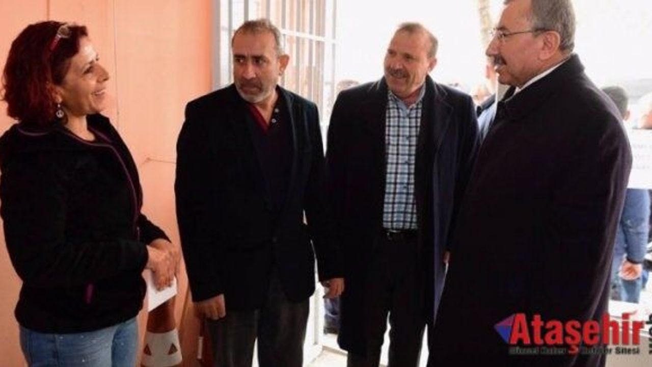 İsmail Erdem Chp Standını Ziyaret Etti