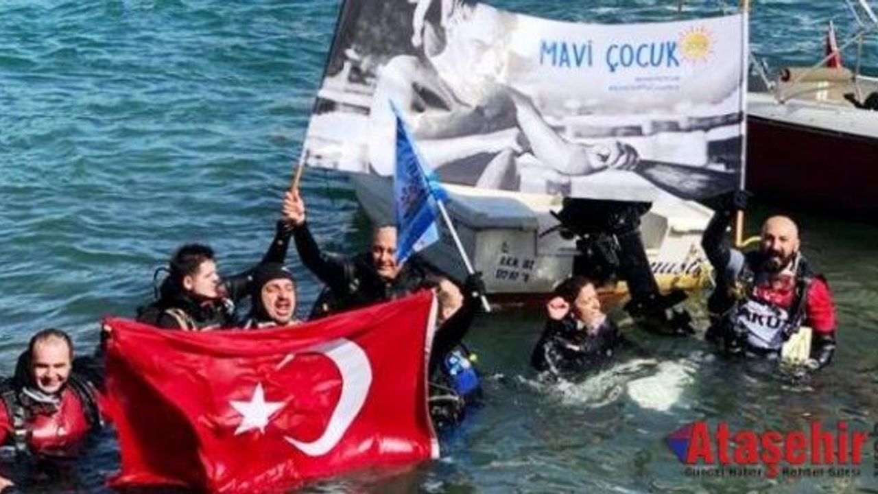 AKUT sporcuları boğazda 23 Nisan dalışında