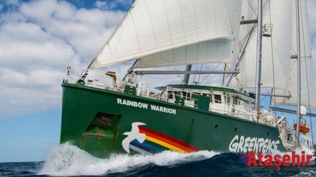 Efsane gemi Rainbow Warrior İstanbul'da