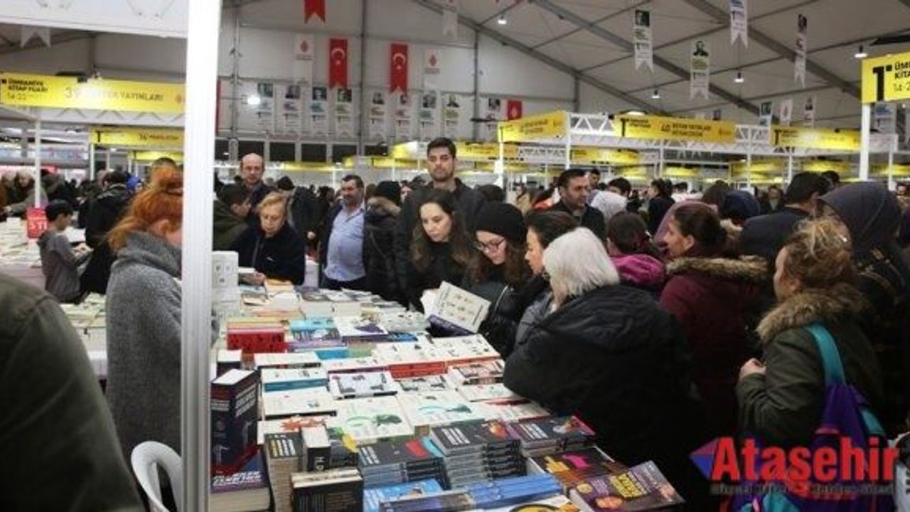 1. Ümraniye Kitap Fuarı 2 Günde 35 Bin Kitapseveri Ağırladı