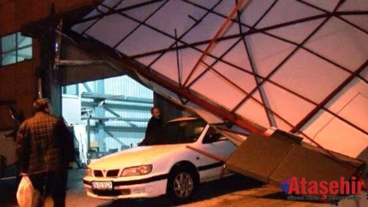 Ataşehir'de şiddetli rüzgar atölyenin çatısını uçurdu