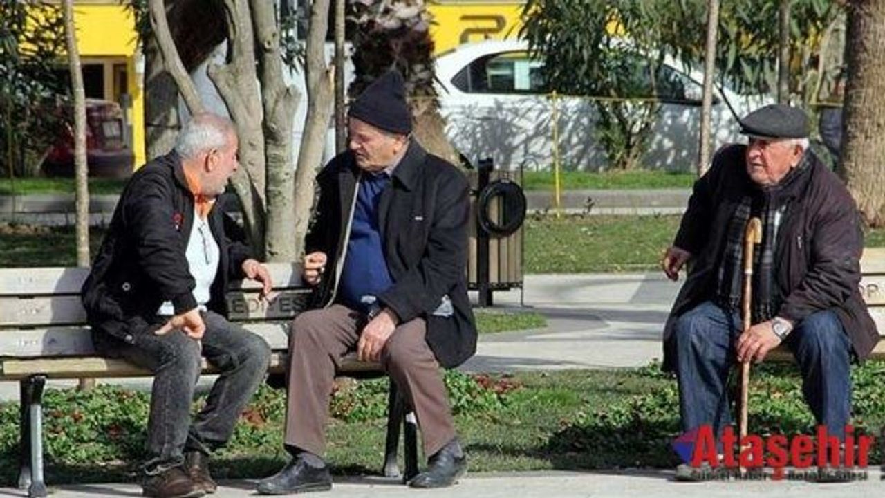 65 yaş üstüne belli saatlerde sokağa çıkma izni geliyor