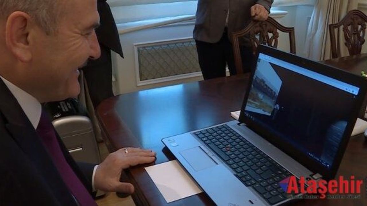 BAKAN SÜLEYMAN SOYLU, AVATARLARIYLA SANAL SERGİ GEZDİ