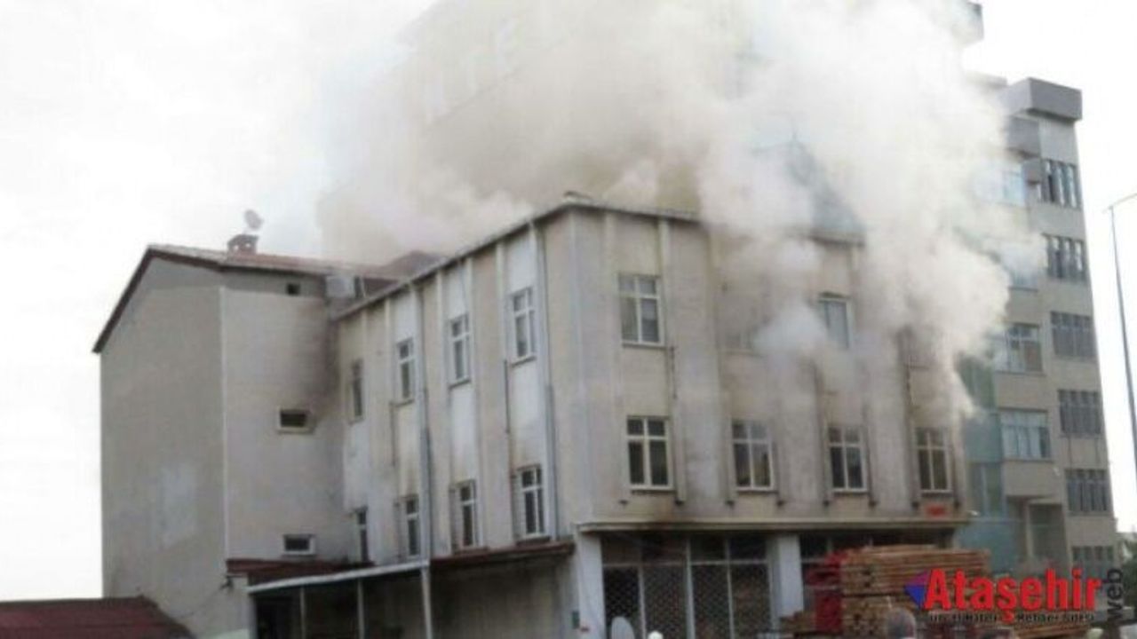 Ataşehir'de koltuk imalathanesinde korkutan yangın