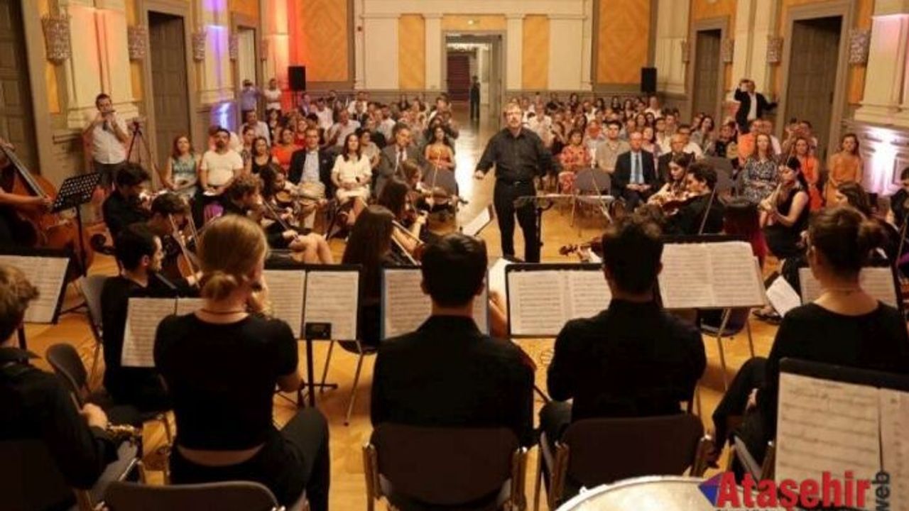 İKİ KARDEŞ BELEDİYE’NİN ORKESTRASI DÜNYA BARIŞ GÜNÜ ADINA ÇALDILAR