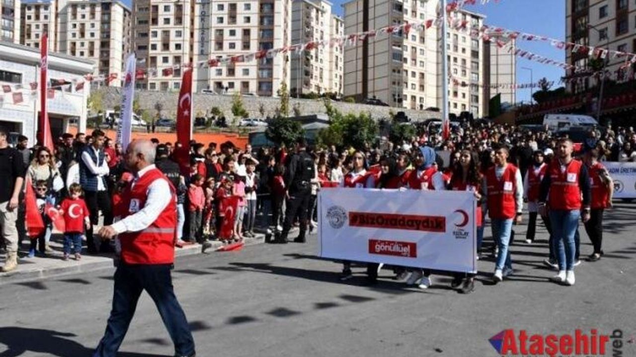 Kızılay Gönüllüleri Cumhuriyet Bayramı'nı Coşkuyla Kutluyor 