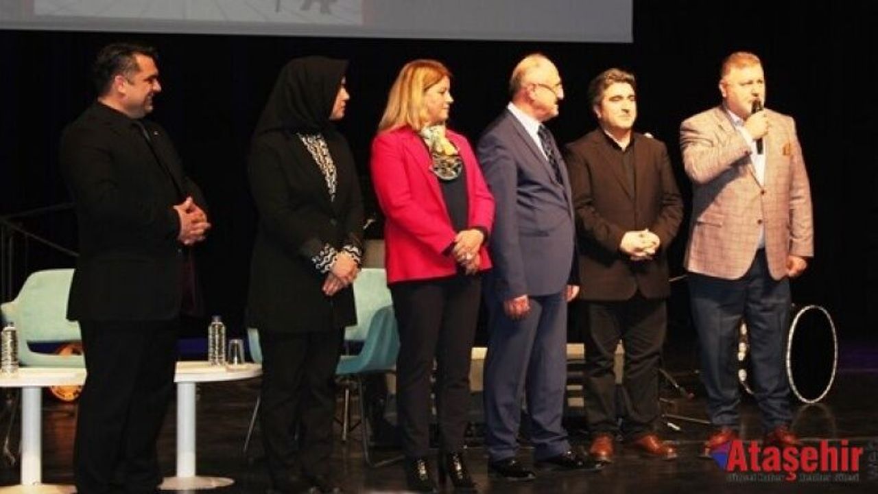 Ataşehir de Kastamonu İlk Türk kadın Mitingi” konulu panele ilgi gördü.