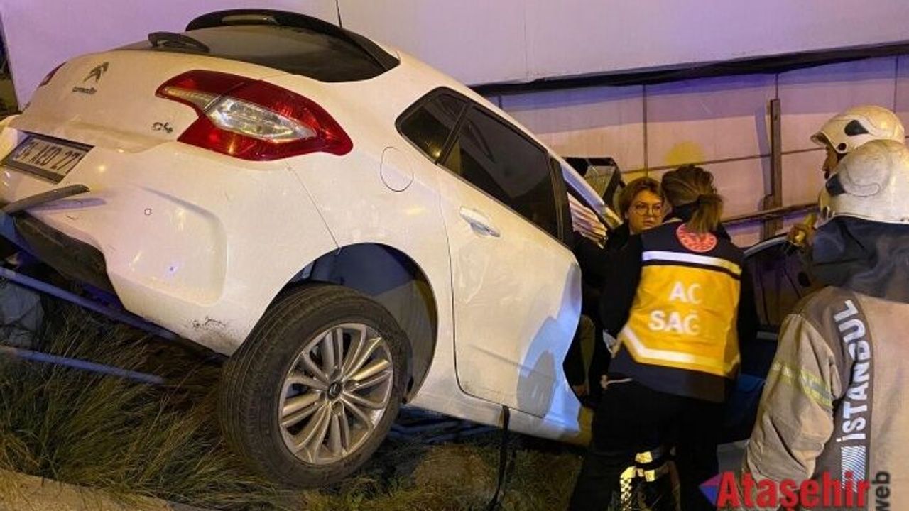Ataşehir'de 14 yaşındaki çocuk kullandığı otomobille kaza yaptı: 2 yaralı