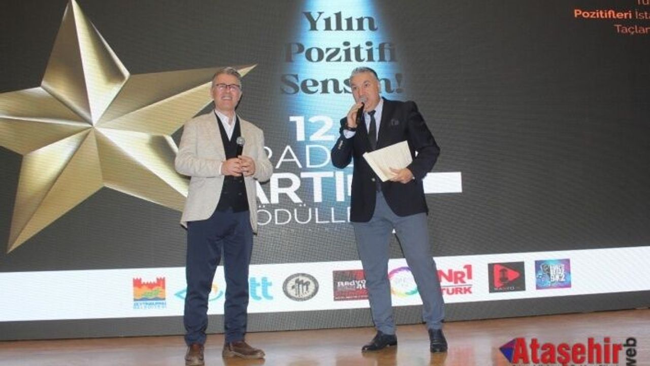Gurbet Altay “yılın pozitif eğitimcisi” ödülüne layık görüldü.
