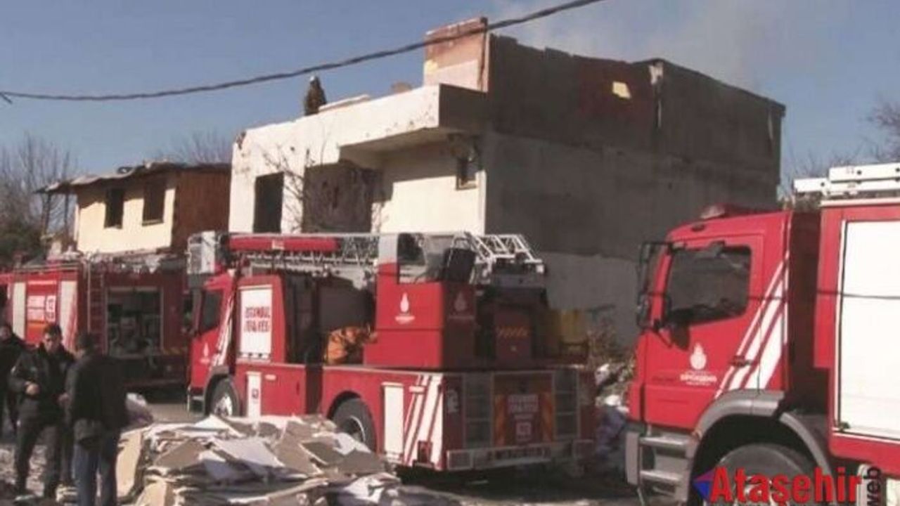 Ataşehir Yenisahra'da metruk binanın çatısı alevlere teslim oldu!